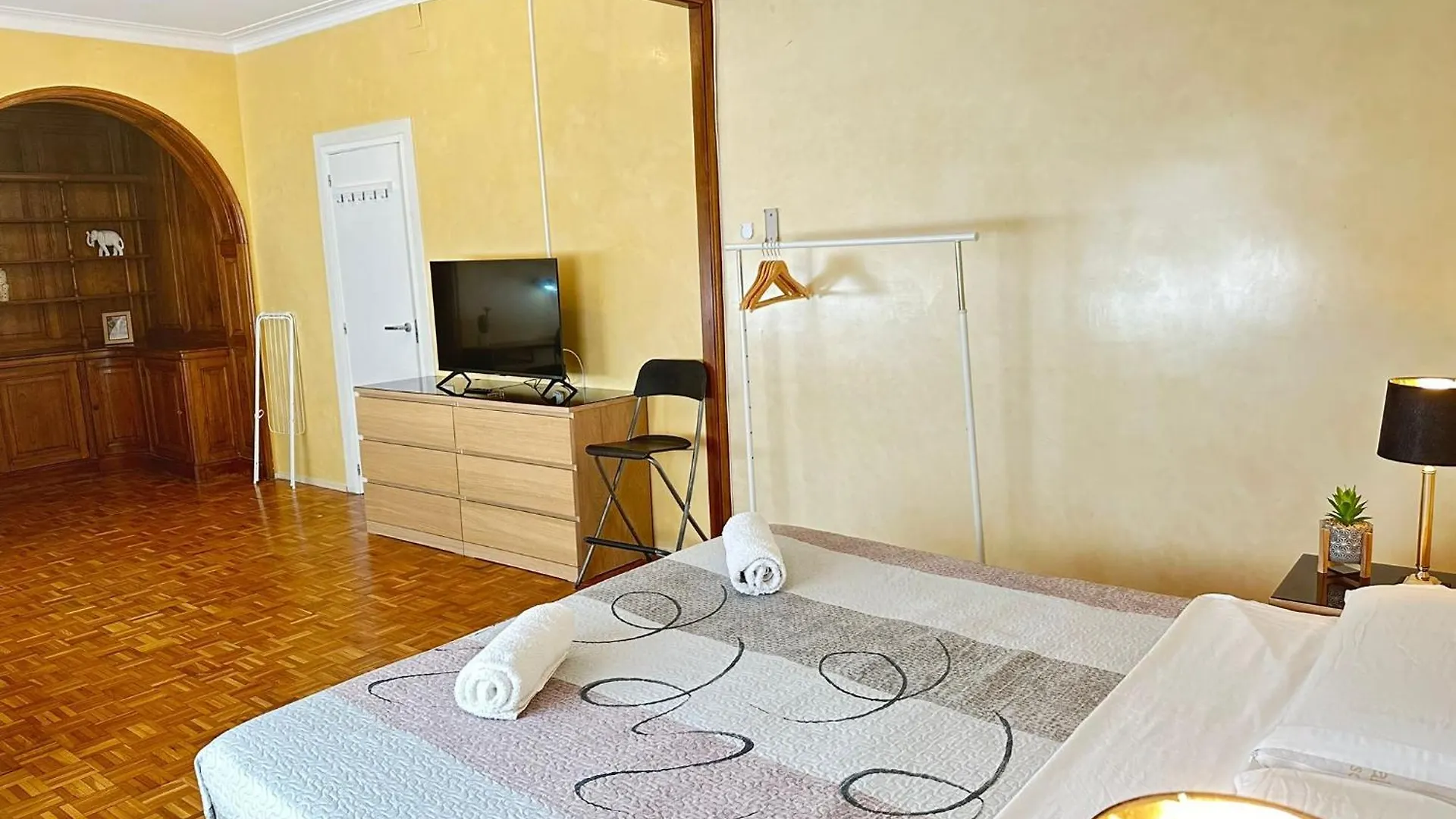 Alojamiento Villaroel Barcelona Bed & Breakfast
