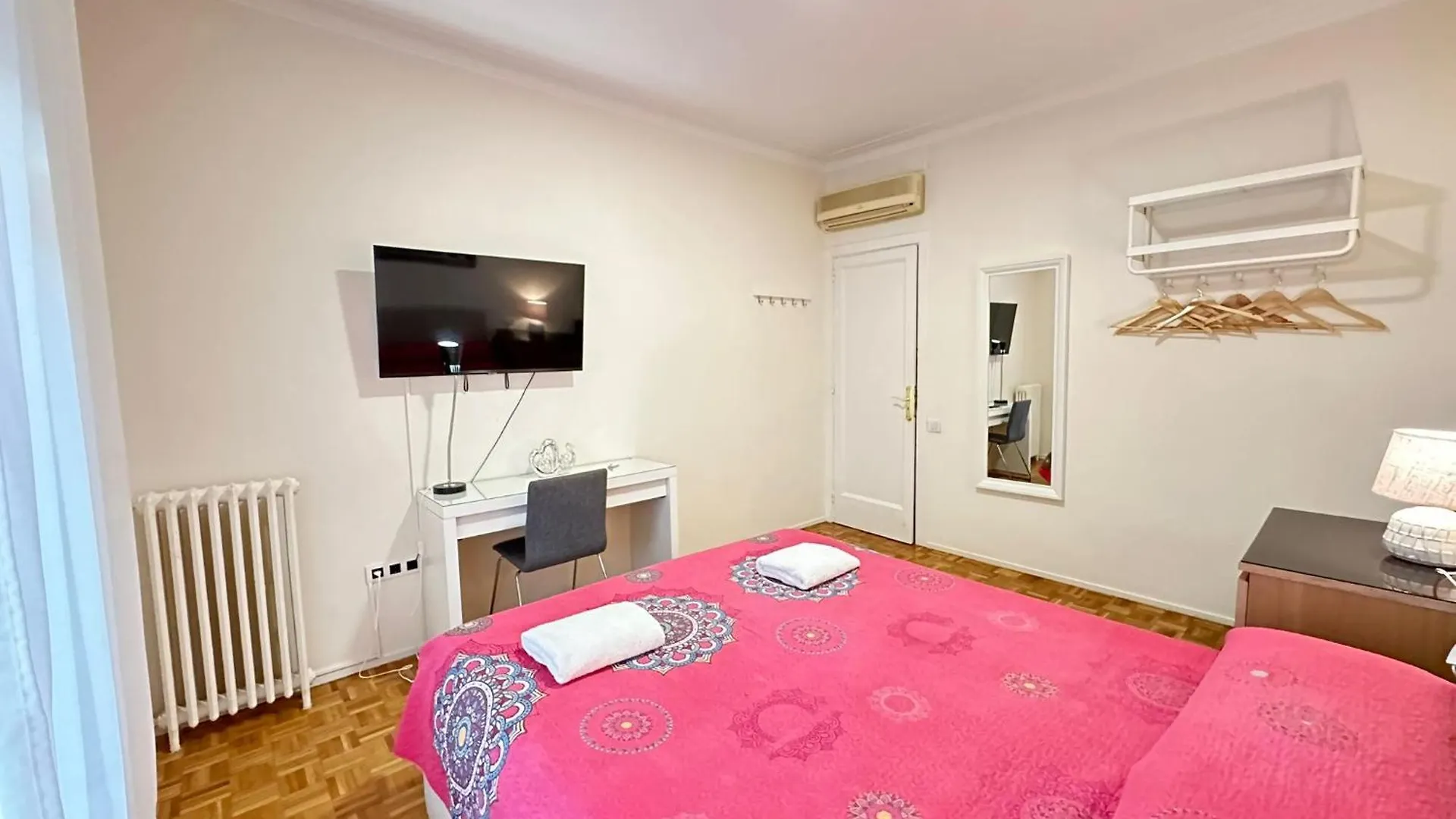 Alojamiento Villaroel Barcelona Bed and breakfast